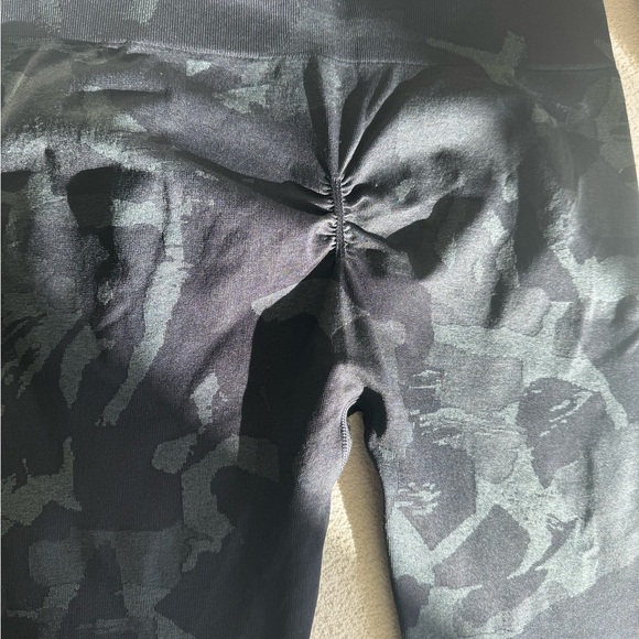 Gymshark Adapt Camo Seamless Sports Set - Savanna - Picture 7 of 8